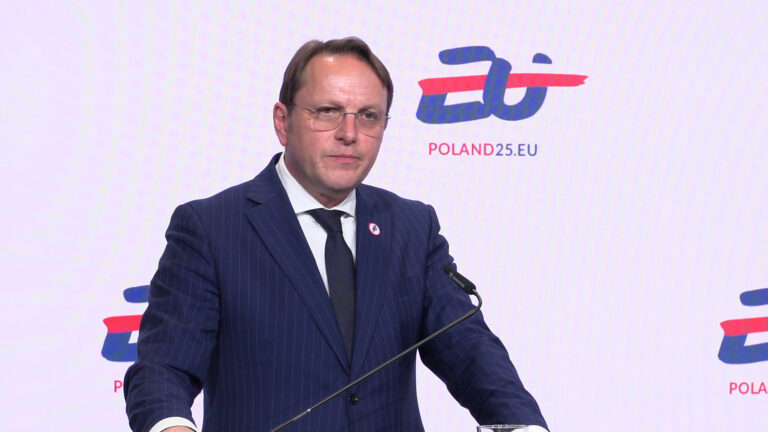 Powstanie europejska strategia dotycząca zdrowia psychicznego młodych. Kraje łączą siły, by chronić ich przed cyberzagrożeniami