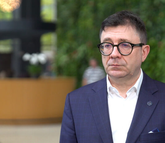 Wśród Polaków rośnie zainteresowanie produktami emerytalnymi. Coraz chętniej wpłacają oszczędności na konta IKE i IKZE