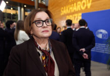 Komisja Europejska proponuje łagodniejsze wymogi dla sektora motoryzacyjnego. Chce ratować jego konkurencyjność