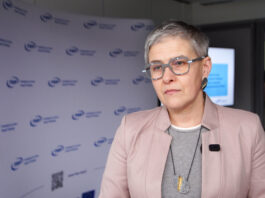 Dziesięć zespołów naukowców rozpoczyna badania o globalnym potencjale. 300 mln zł trafi na rozwój medycyny, kwantów i AI