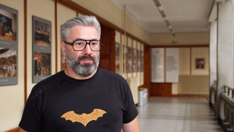 AI stwarza nowe zagrożenia, ale i szanse na rynku pracy. Specjalizacja będzie największym atutem