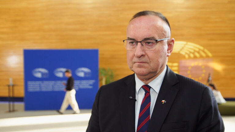 KE zapowiada nowe inicjatywy związane z bezpieczeństwem, energią i AI. Europosłowie różnią się w ocenie kierunków zmian